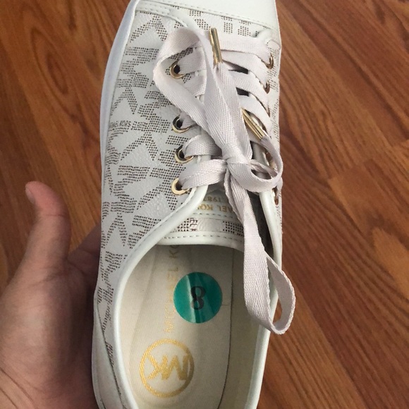 Shoes - Picture 2 of 3